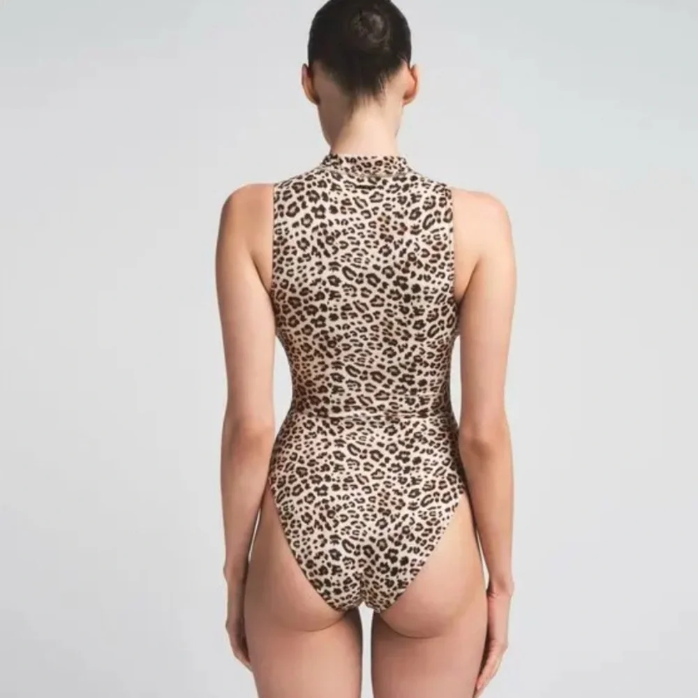 SKIMS SWIM ZIP FRONT SLEEVELESS ONE PIECE SWIMSUIT CHAMPAGNE LEOPARD PRINT XXS - Picture 6 of 7